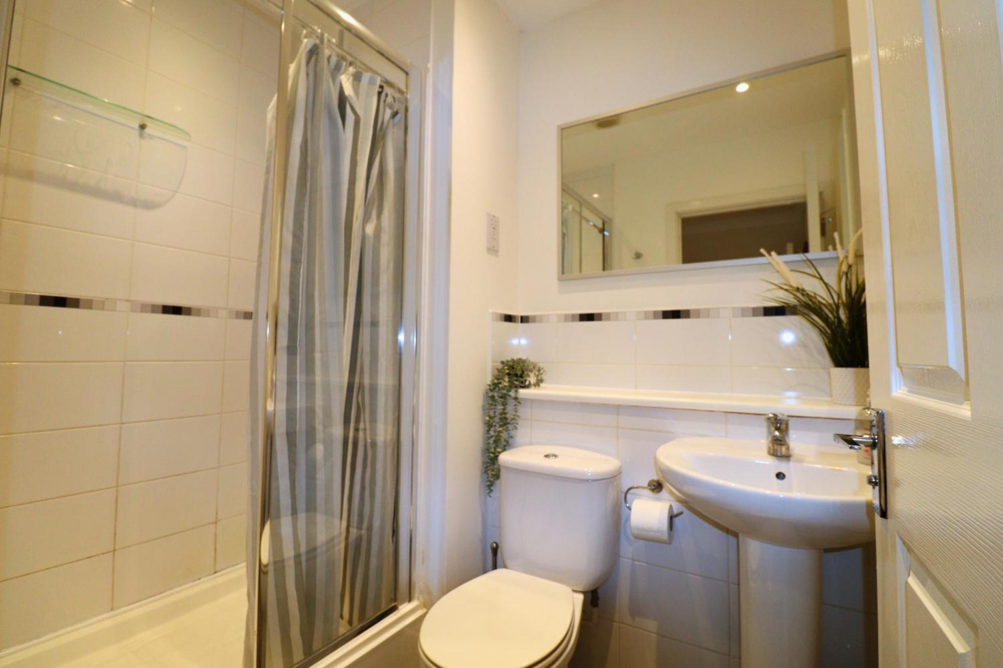 Apartment Spectacular Two Bedroom Rooftop Chertsey