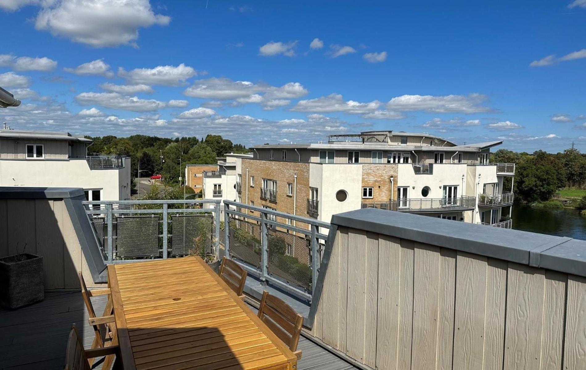 Spectacular Two Bedroom Rooftop *